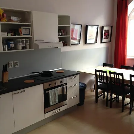 One بيت شباب براغ